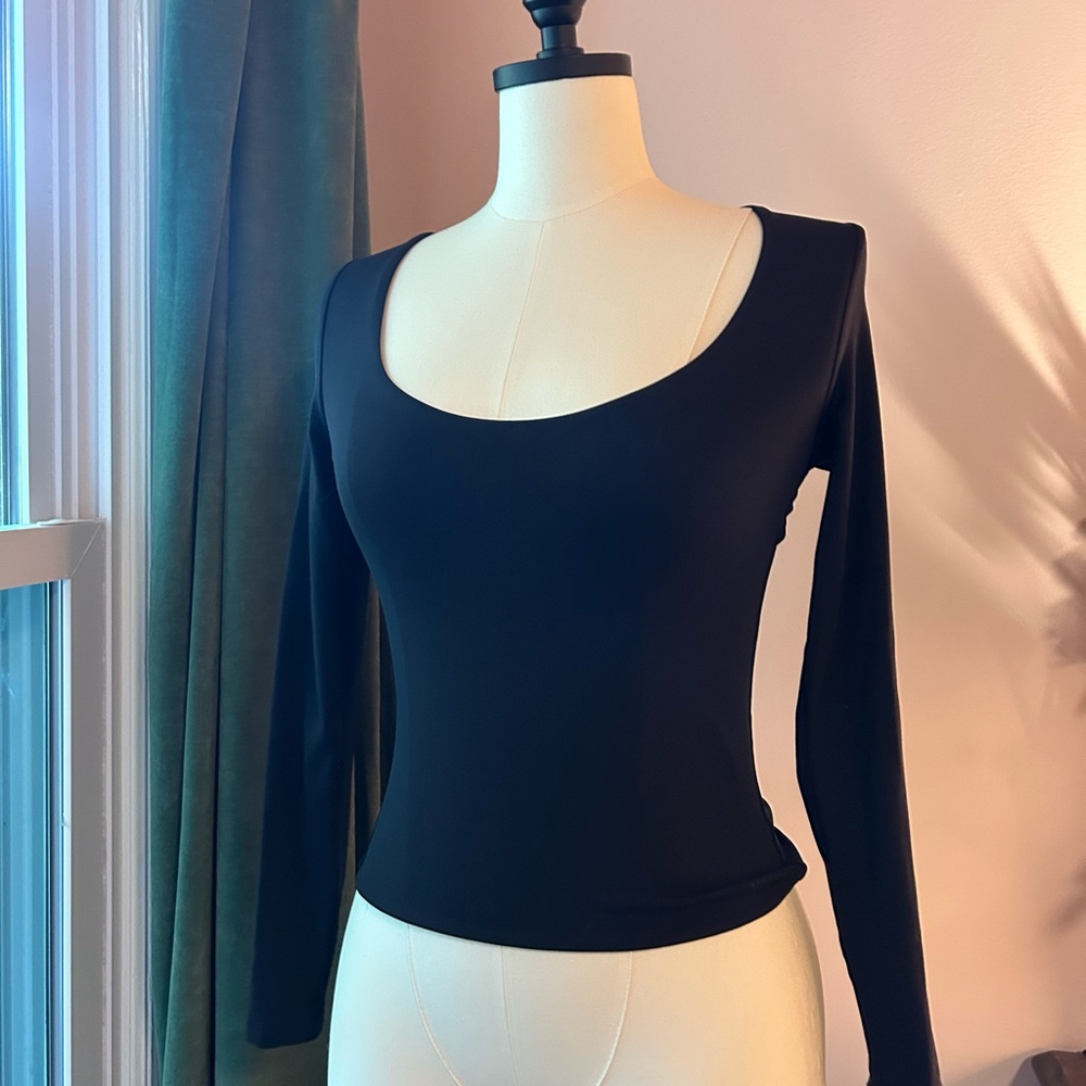 Aritzia Black Long Sleeve contour scoopneck